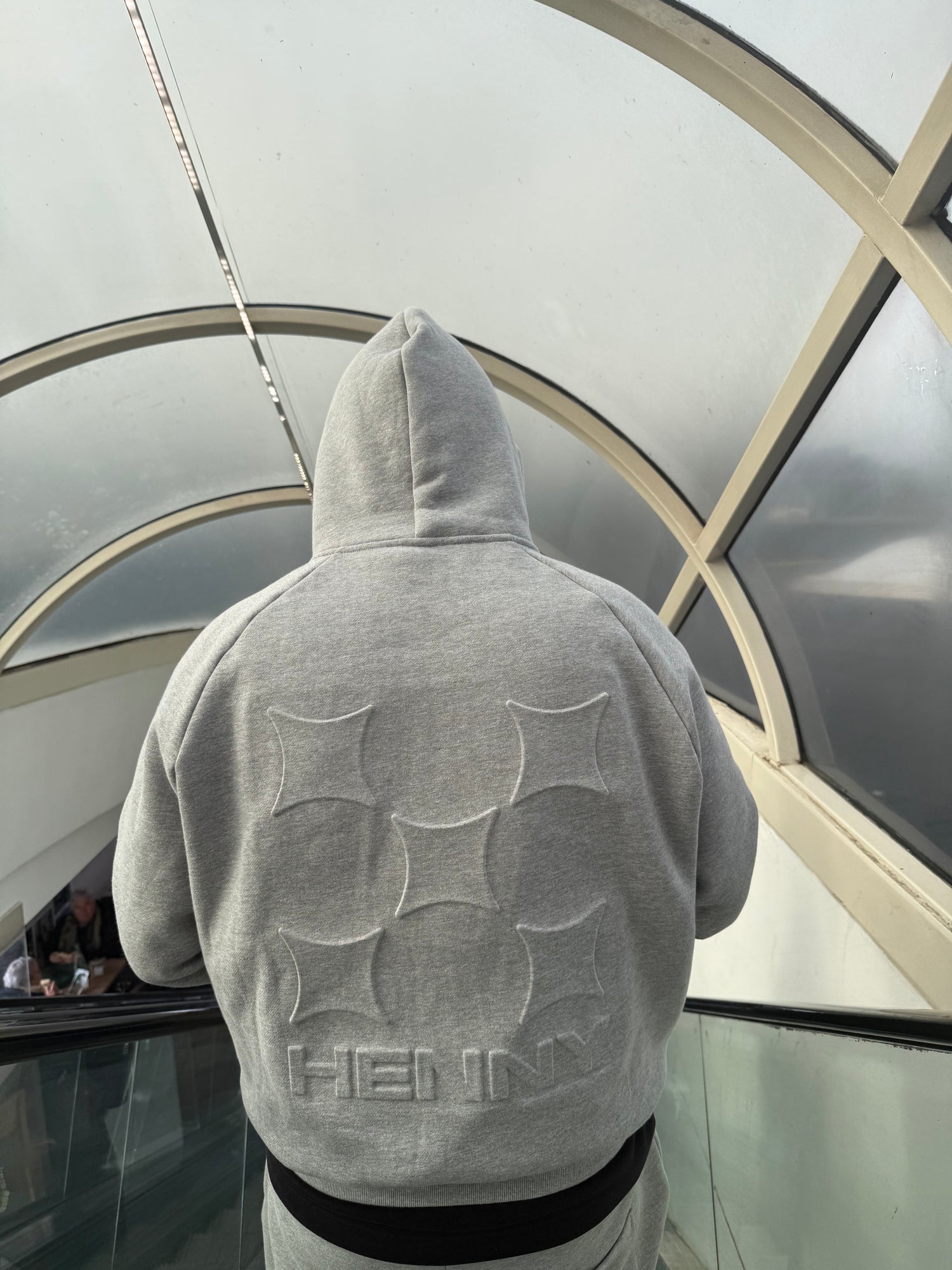 HOODIE EMBOSSE GRIS - vue 2