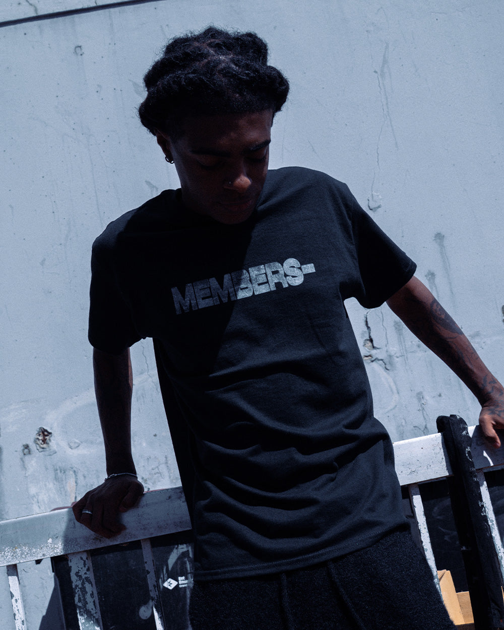 TEE HLONE METAL