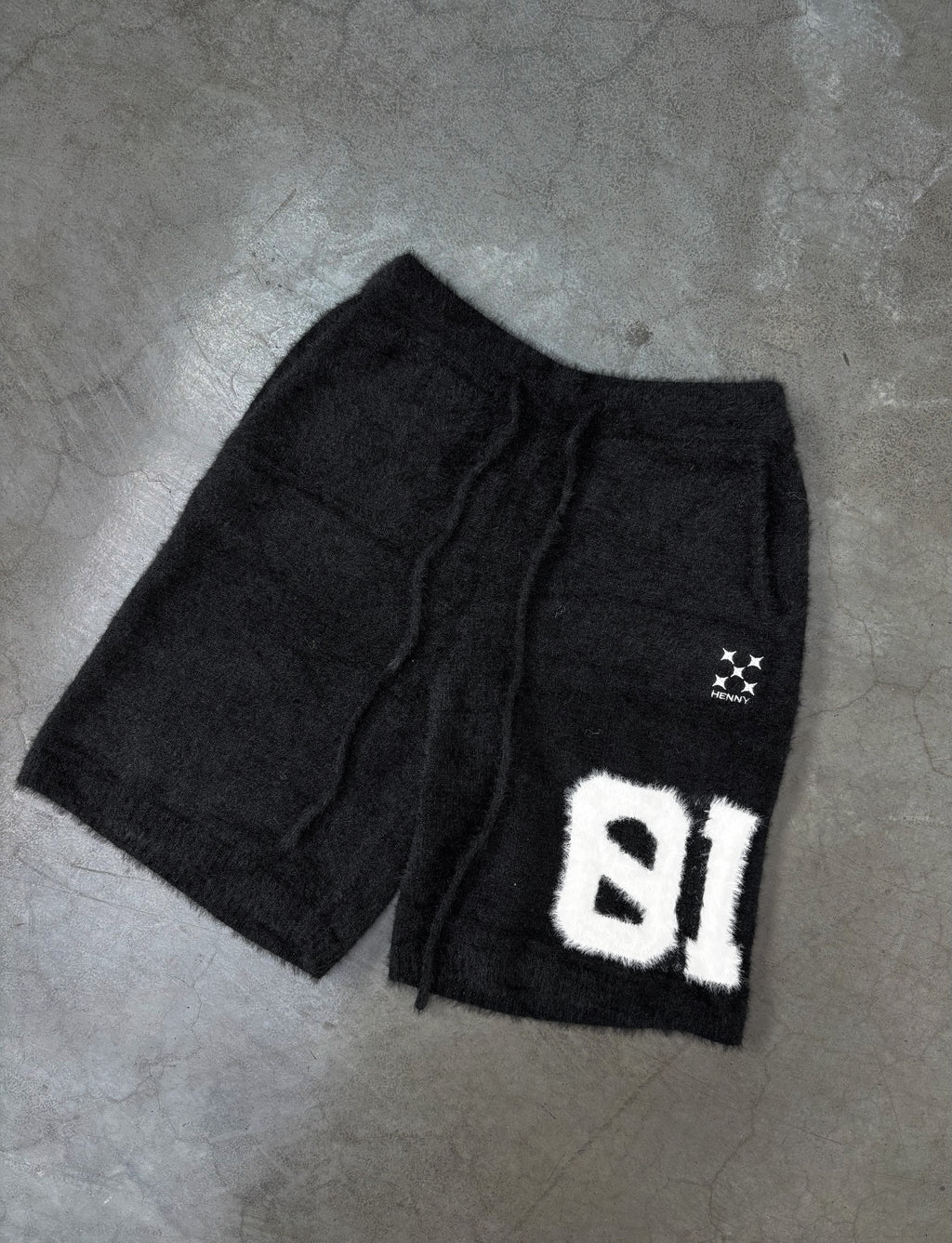 SHORT MOHAIR NOIR