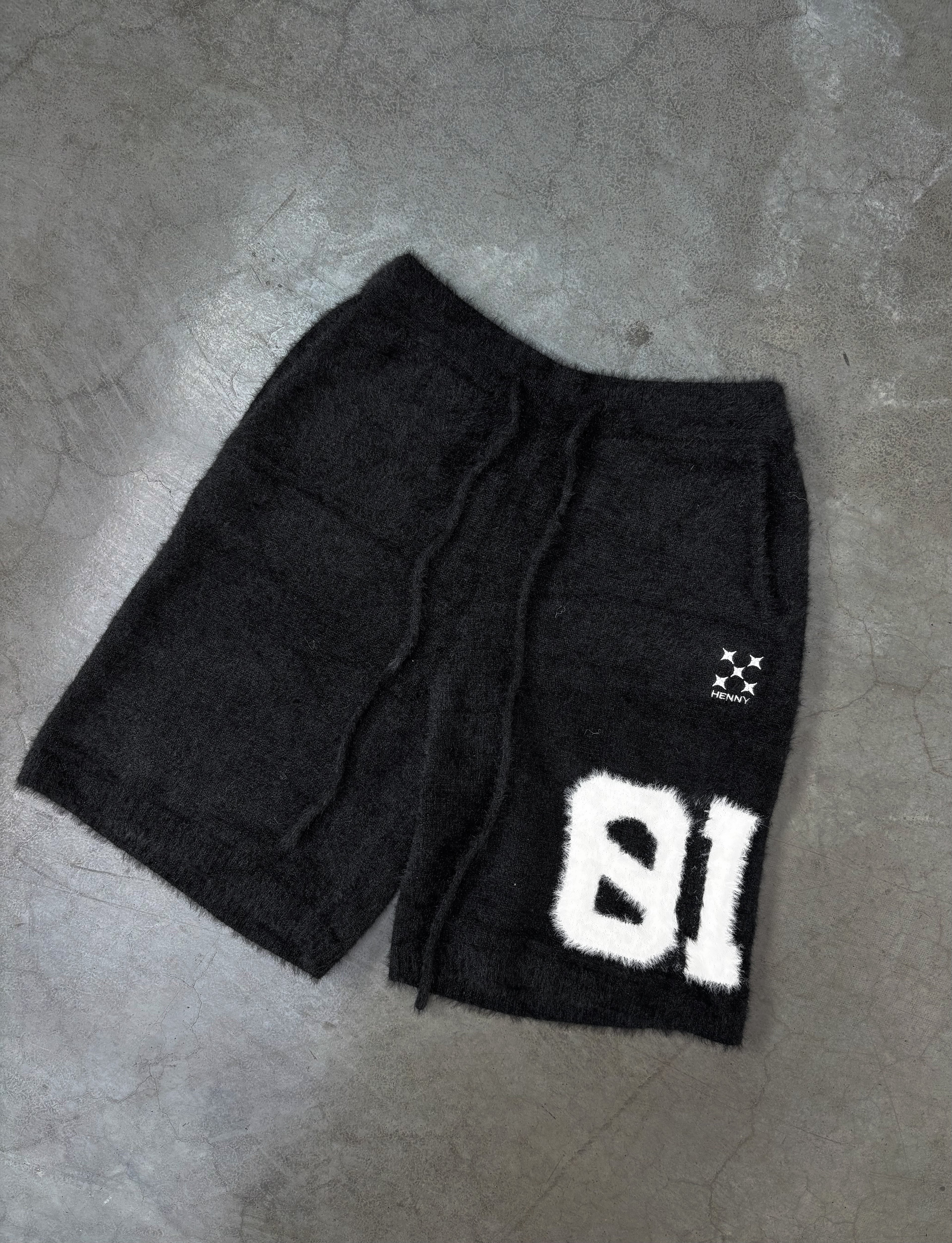 SHORT MOHAIR NOIR